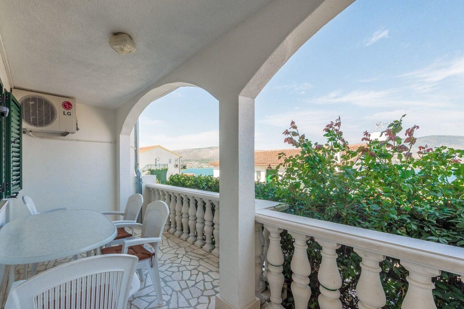 Apartment Bubi Trogir Exteriör bild